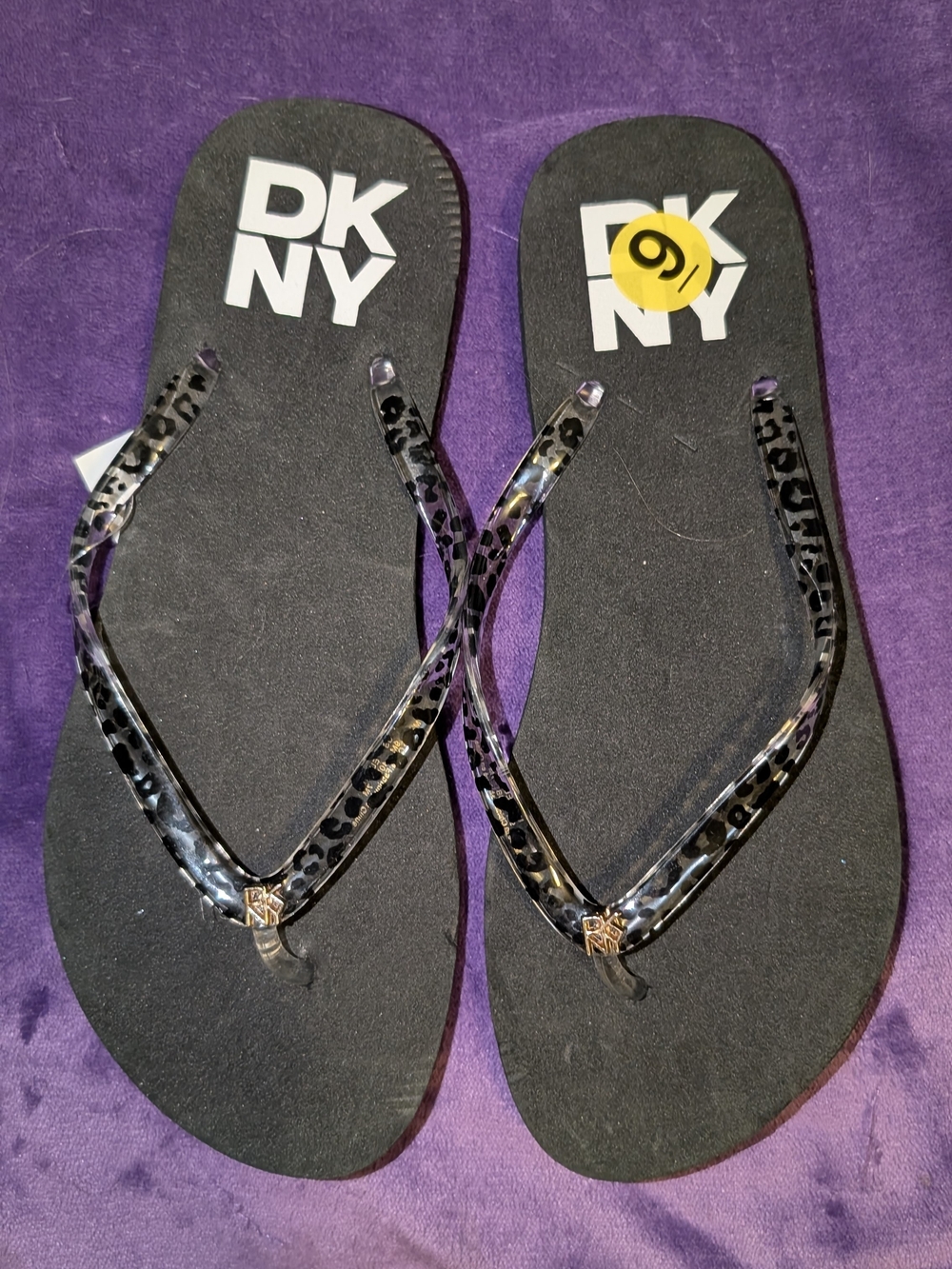 NWT DKNY Black Flip Flop Sandals Size 9 Gold Logo Leopard Print Straps Thong